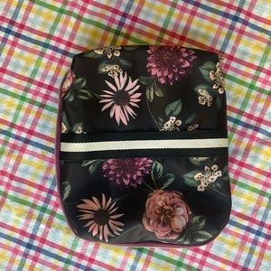 NWT cosmetic travel bag